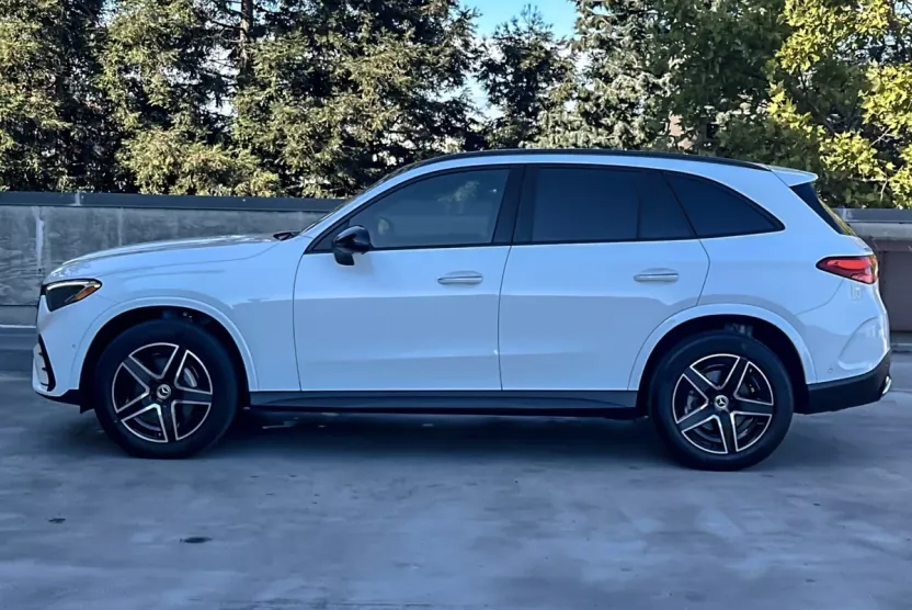 2025 Mercedes Benz GLC 300 4MATIC photo 1