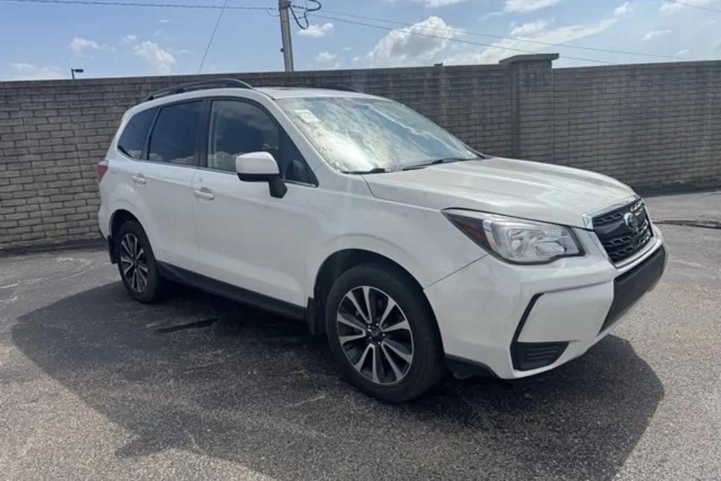 2017 Subaru Forester Premium photo 1
