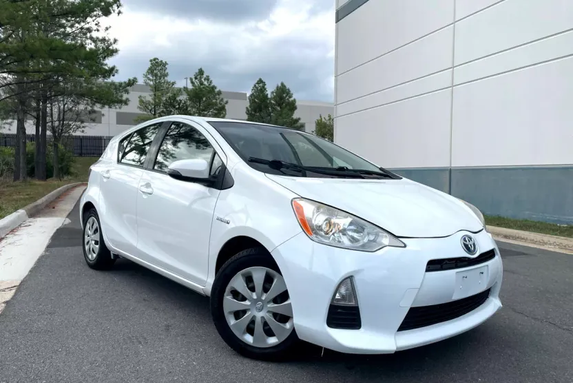 2012 Toyota Prius C Three photo 1