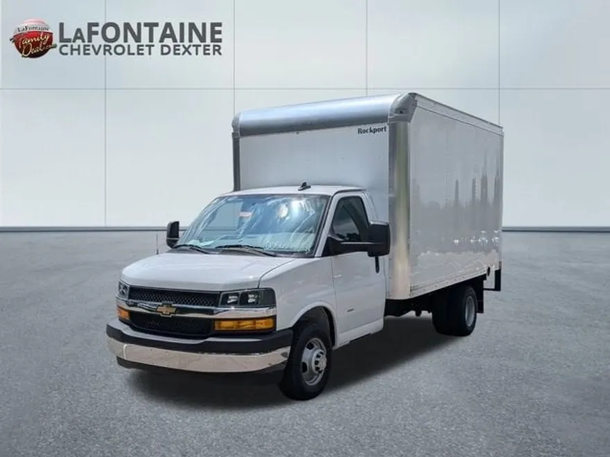 2024 Chevrolet Express Cutaway 3500 photo 1