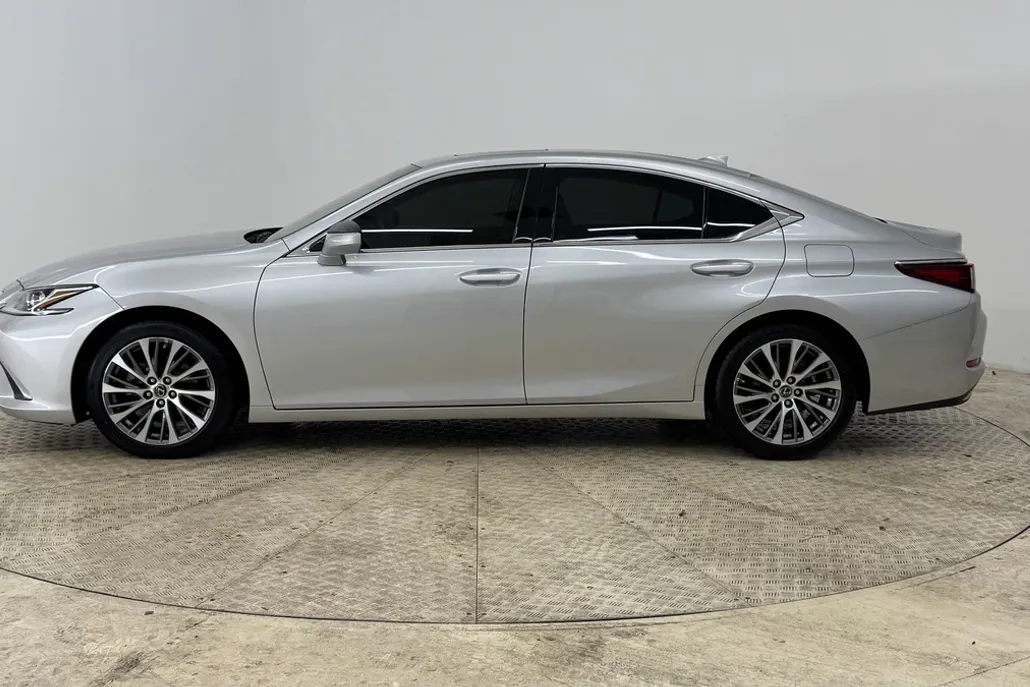 2019 Lexus ES 350 photo 1
