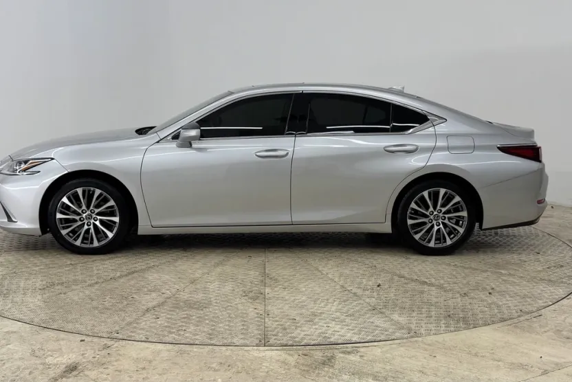 2019 Lexus ES 350 photo 1