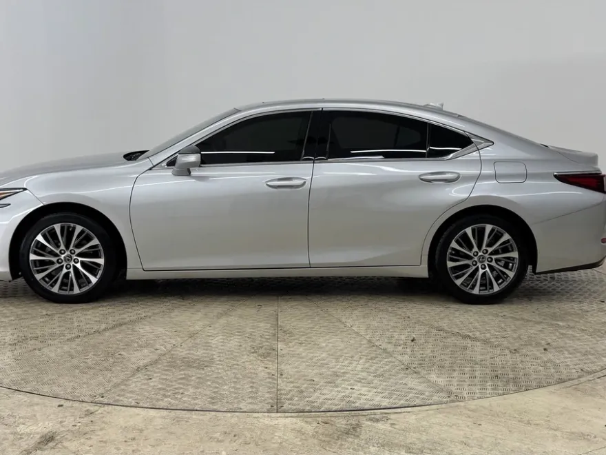 2019 Lexus ES 350 photo 1