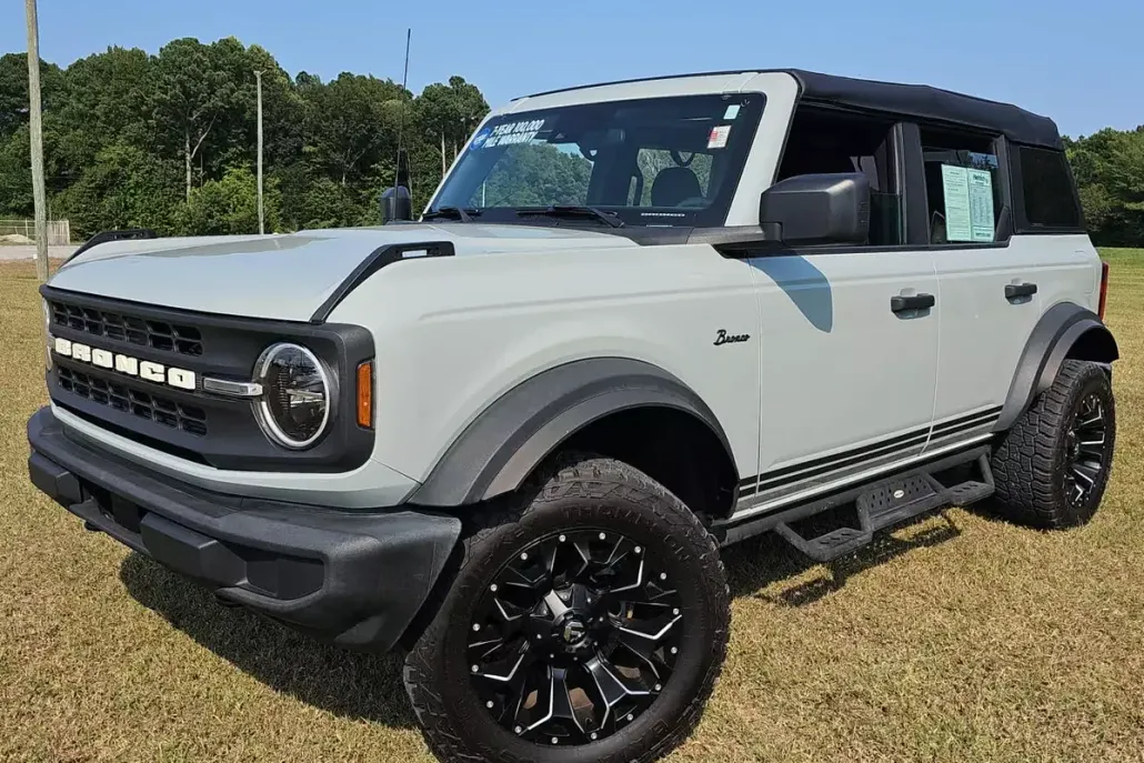 2022 Ford Bronco Base photo 1