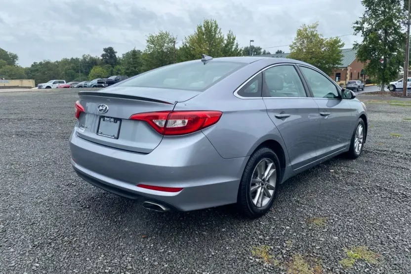 2016 Hyundai Sonata Base photo 1