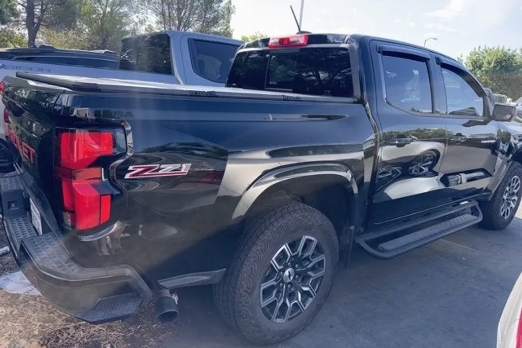 2024 Chevrolet Colorado Z71 photo 1