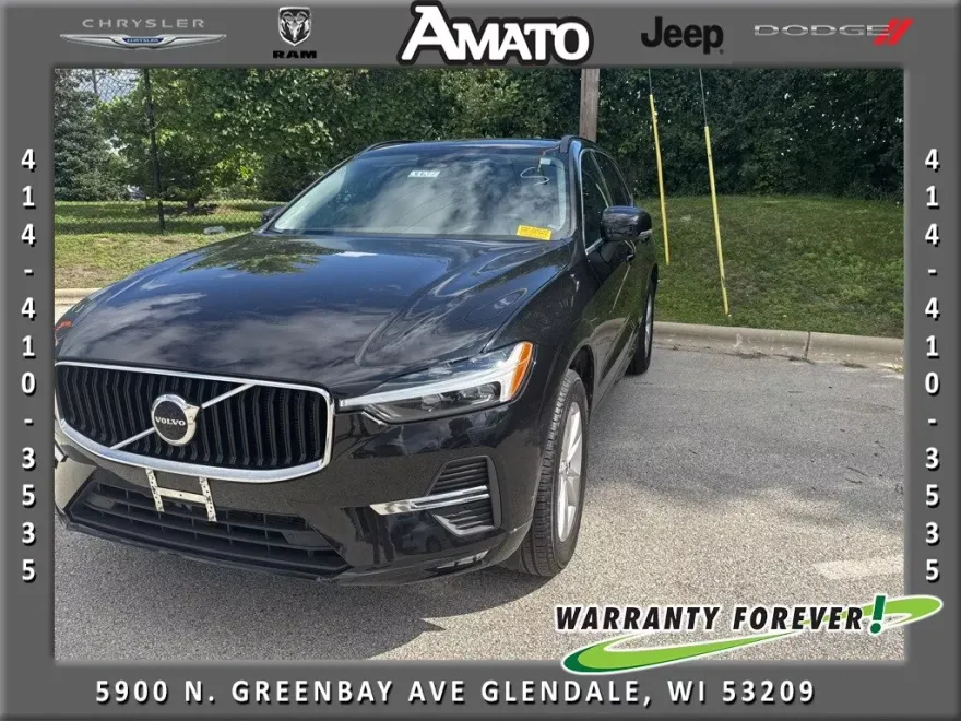 2022 Volvo XC60 B5 Momentum photo 1