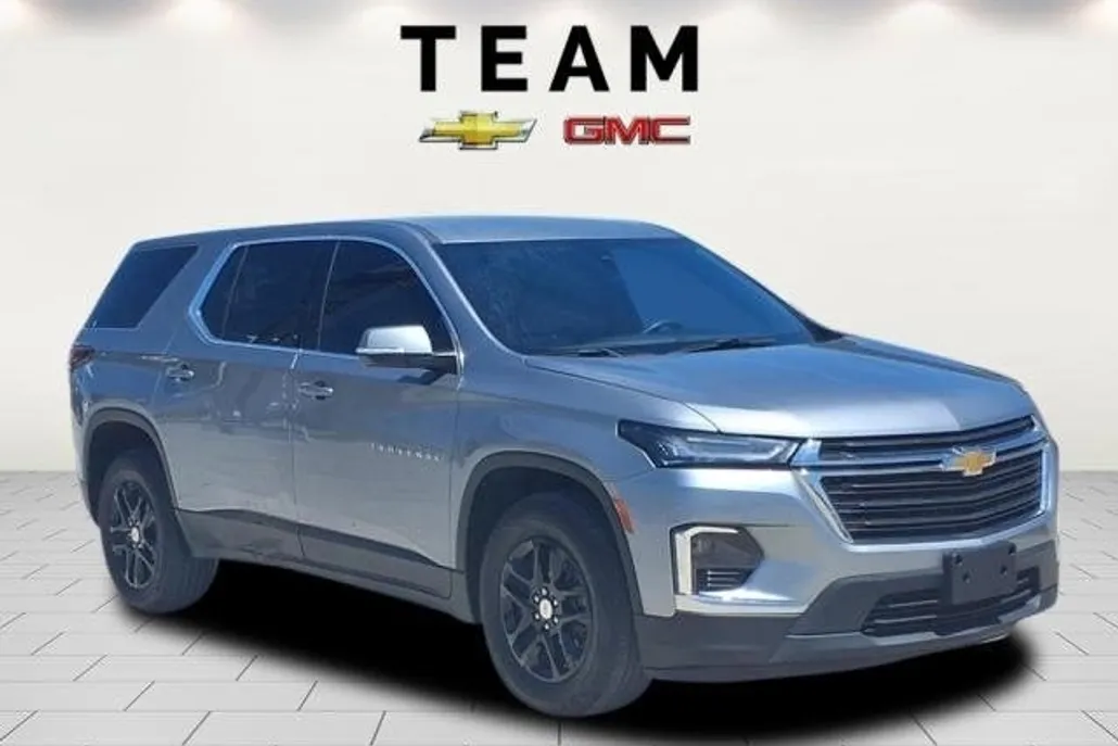 2024 Chevrolet Traverse LS photo 1