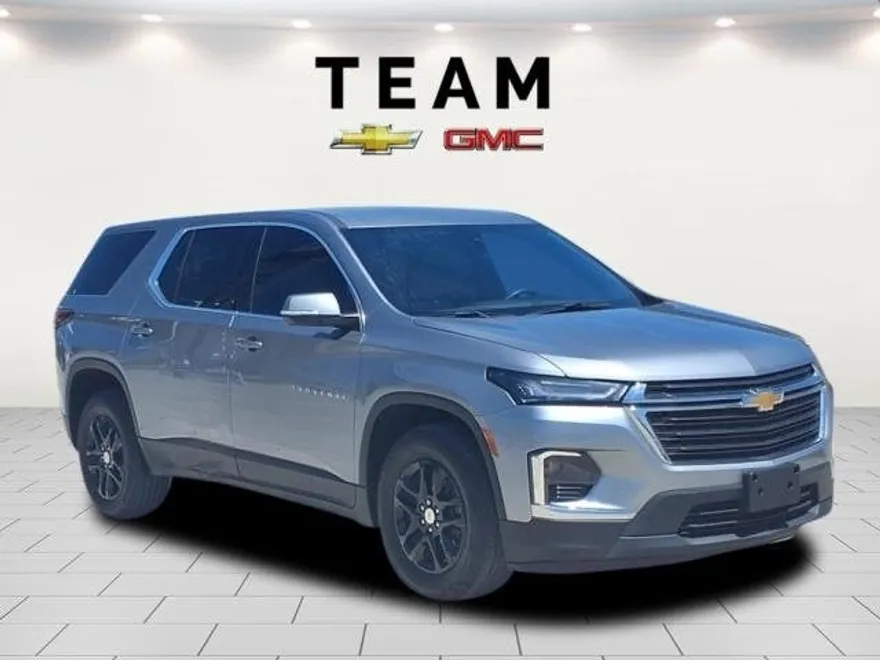 2024 Chevrolet Traverse LS photo 1