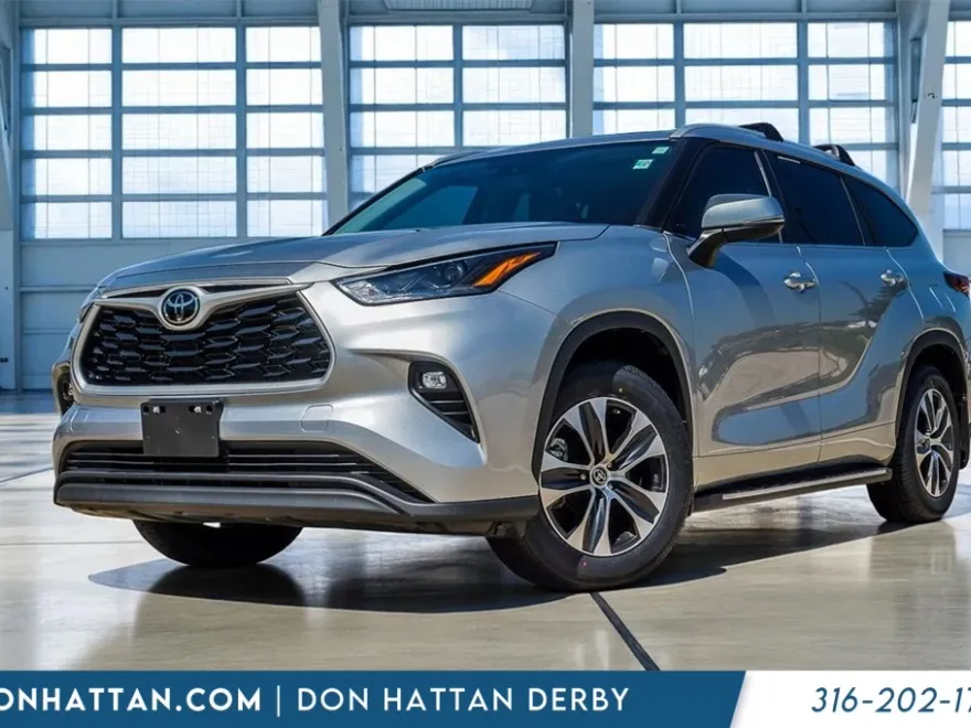 2023 Toyota Highlander XLE photo 1