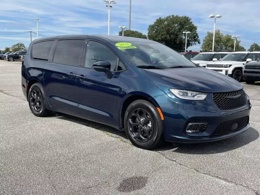 2022 Chrysler Pacifica Hybrid Touring L photo 1