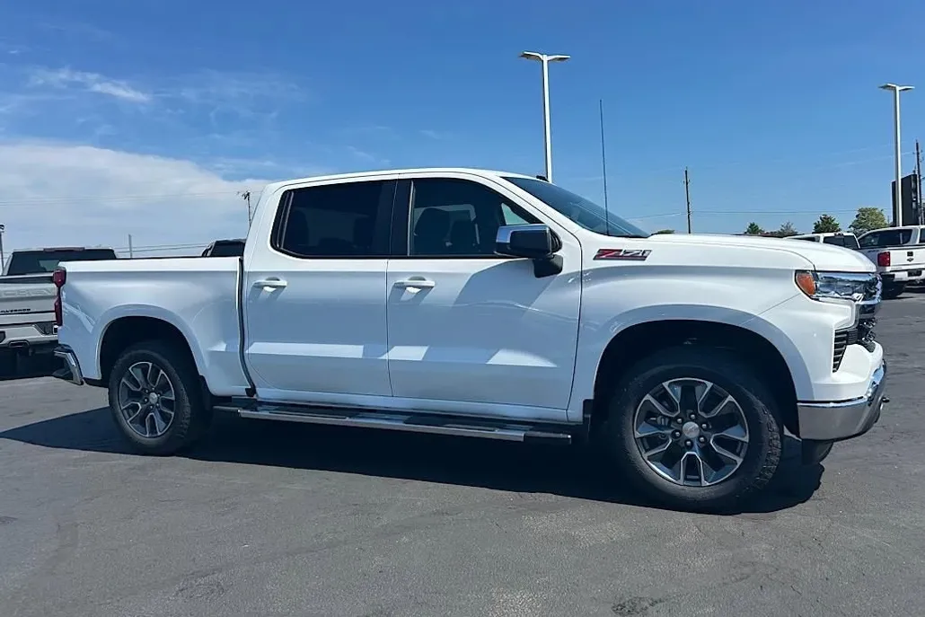 2026 Chevrolet Silverado 1500 LT photo 1