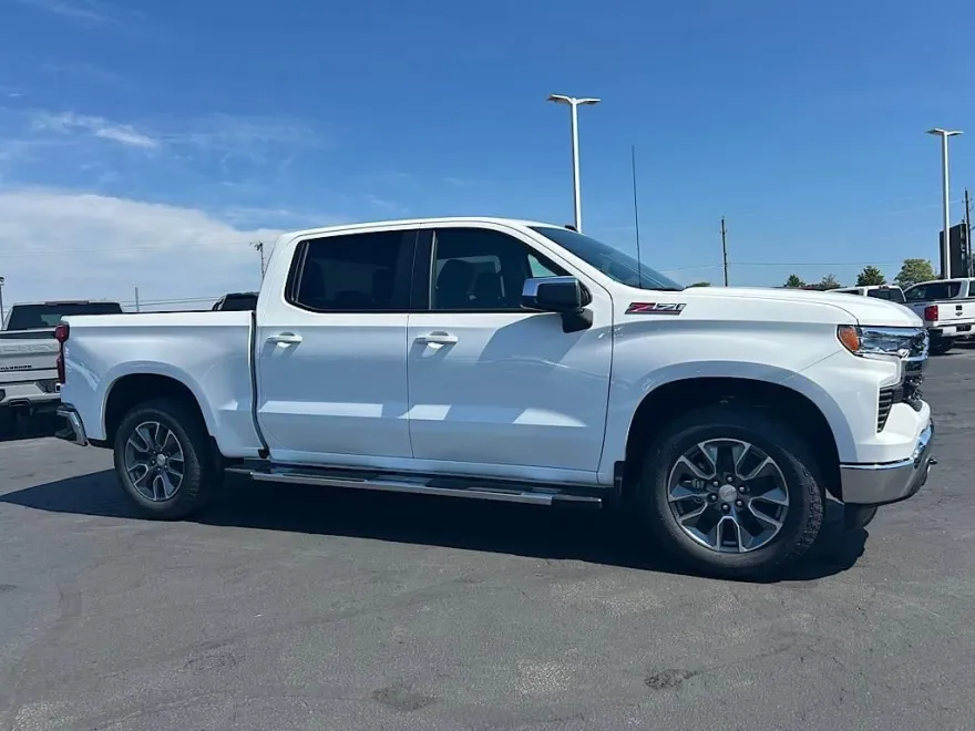 2026 Chevrolet Silverado 1500 LT photo 1