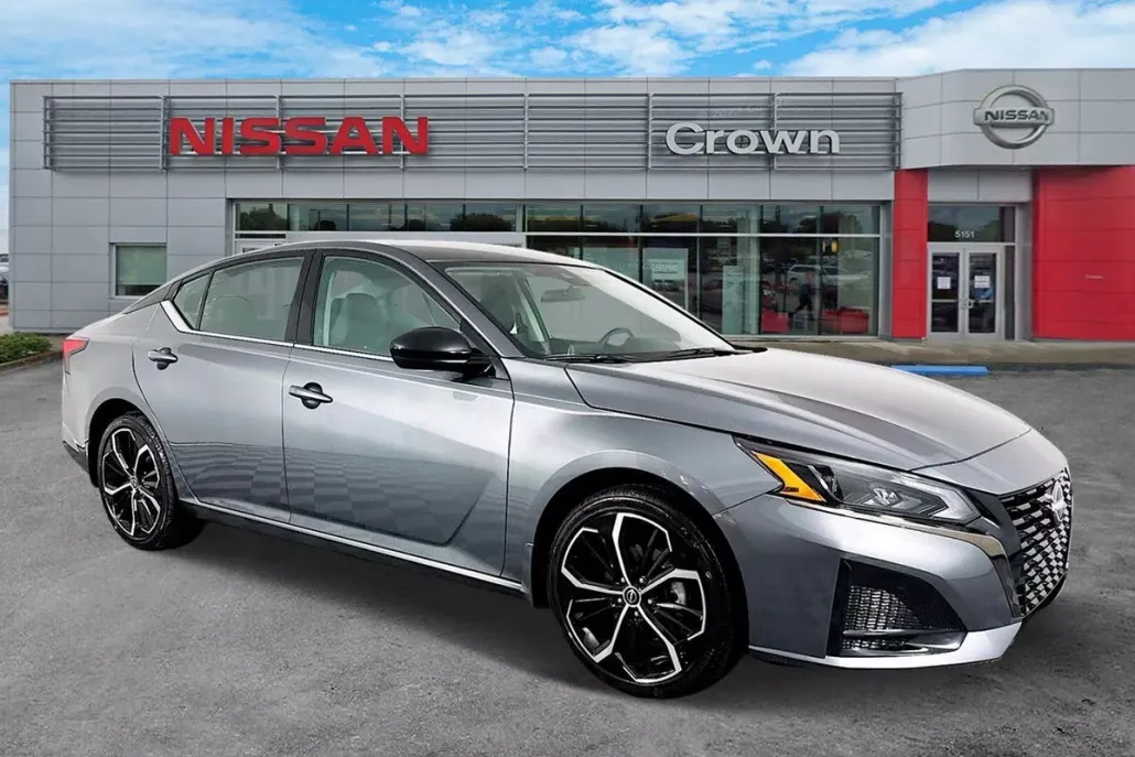 2025 Nissan Altima SR photo 1