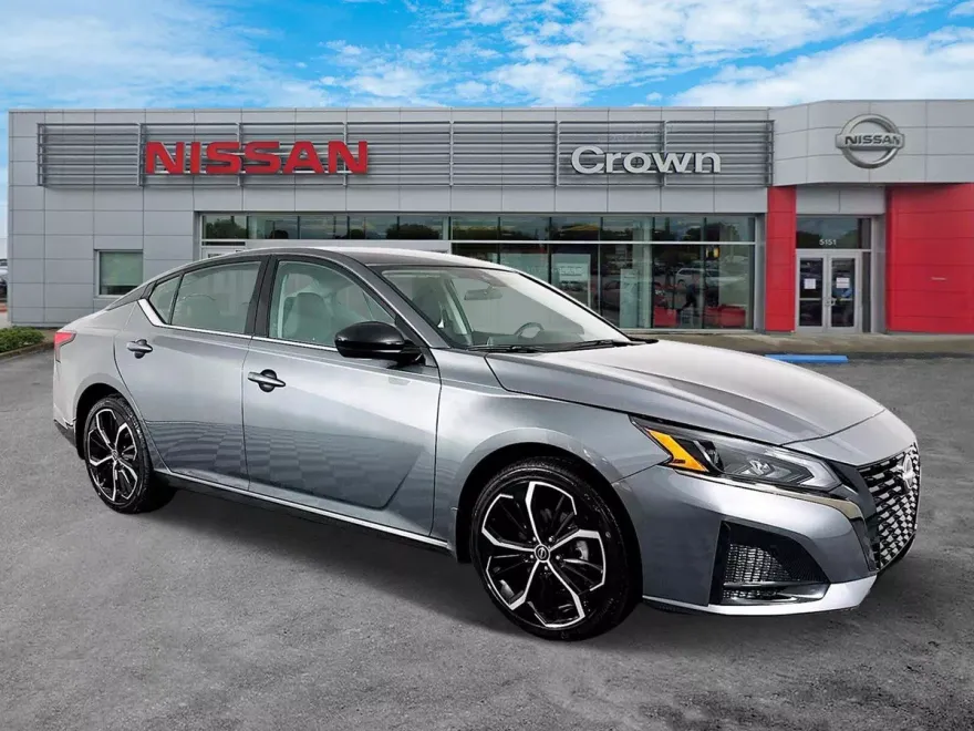 2025 Nissan Altima SR photo 1