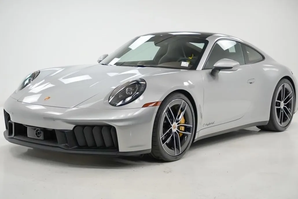 2025 Porsche 911 4 GTS photo 1
