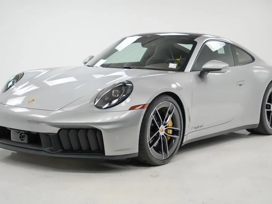 2025 Porsche 911 4 GTS photo 1