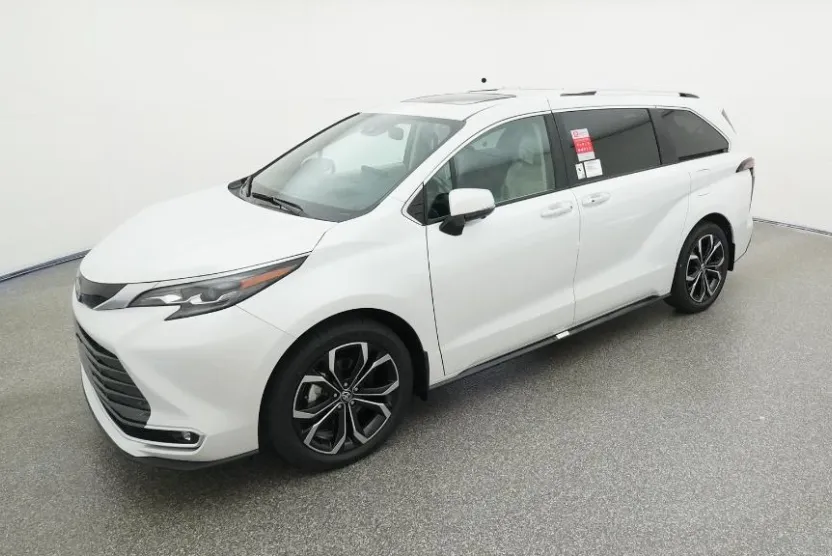 2025 Toyota Sienna Platinum photo 1