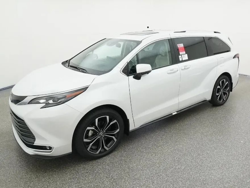 2025 Toyota Sienna Platinum photo 1