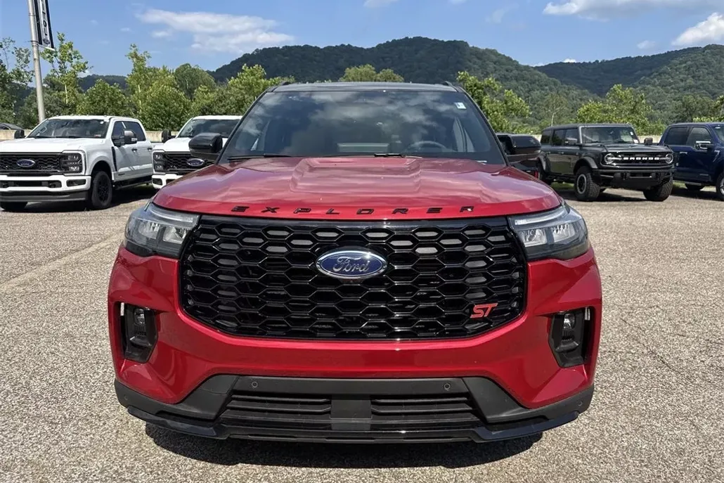 2025 Ford Explorer ST photo 1
