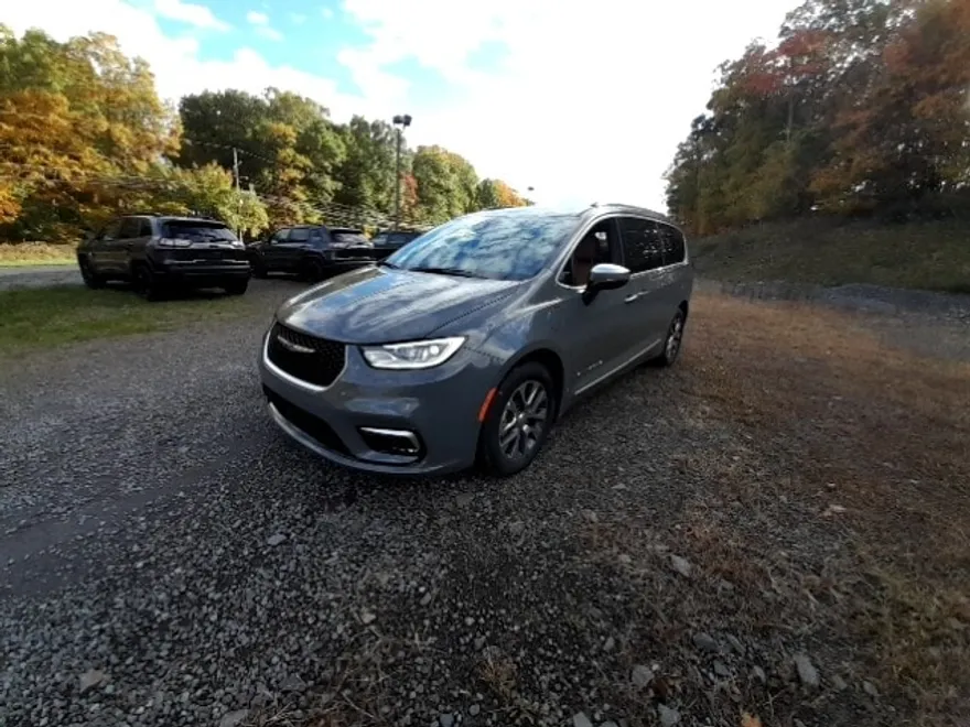 2023 Chrysler Pacifica Hybrid Pinnacle photo 1