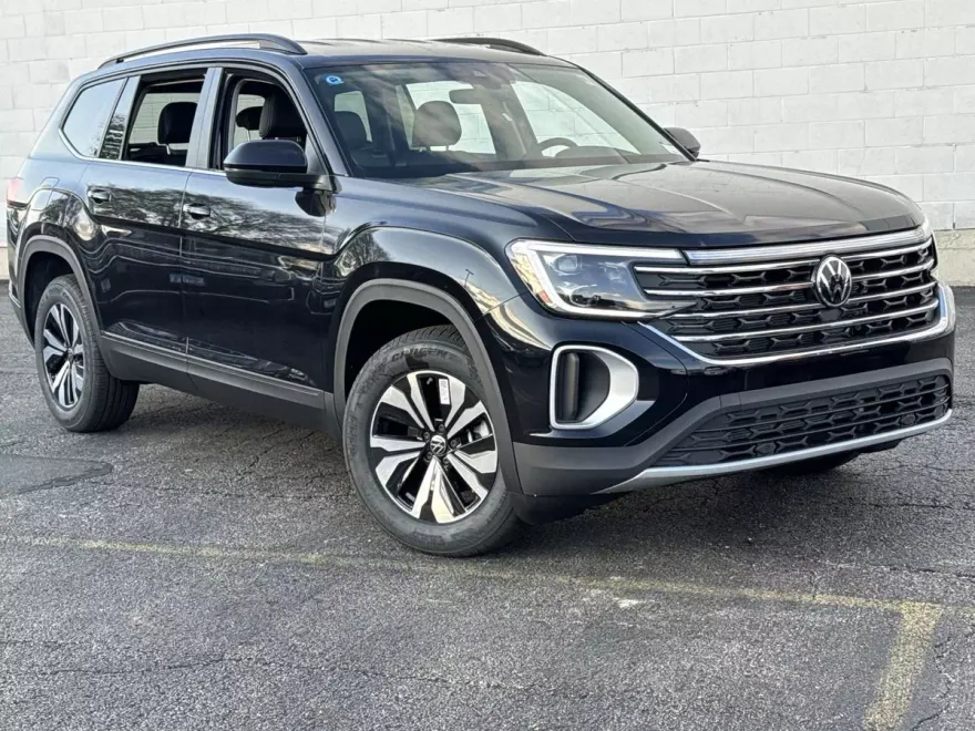 2025 Volkswagen Atlas SE photo 1