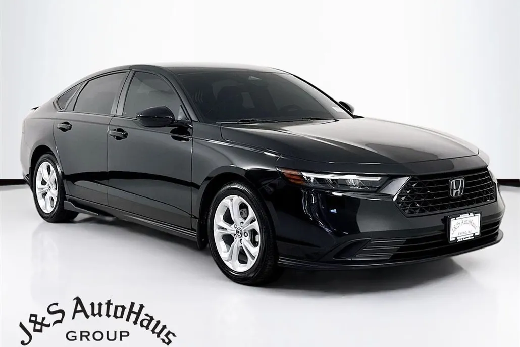 2023 Honda Accord LX photo 1