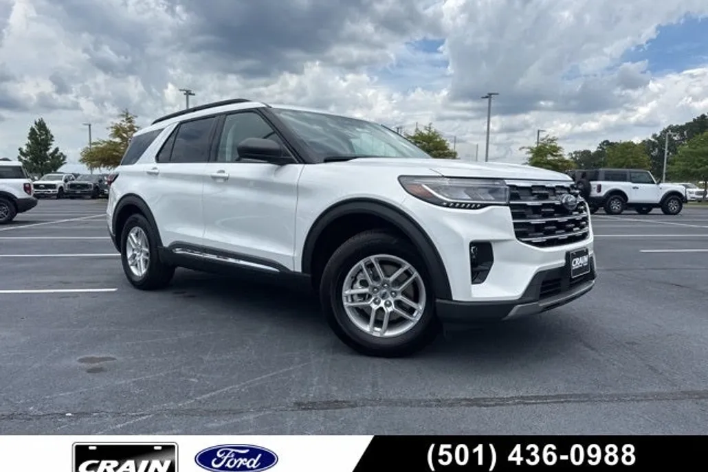 2025 Ford Explorer photo 1