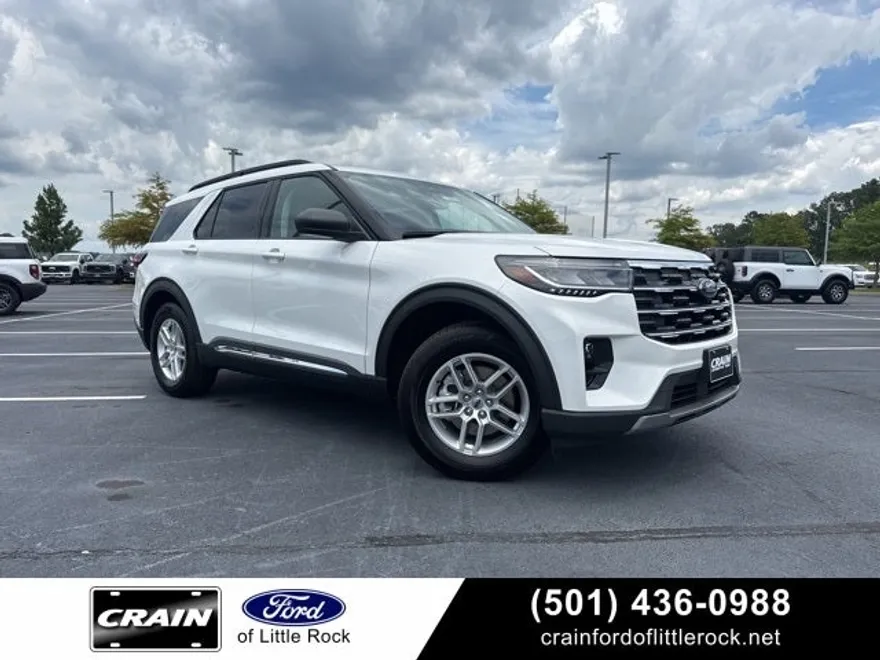 2025 Ford Explorer photo 1