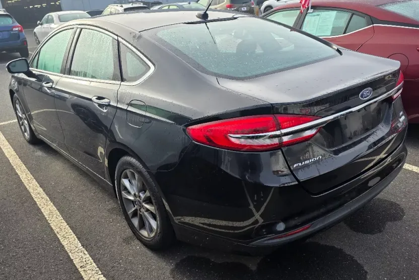 2017 Ford Fusion SE photo 1