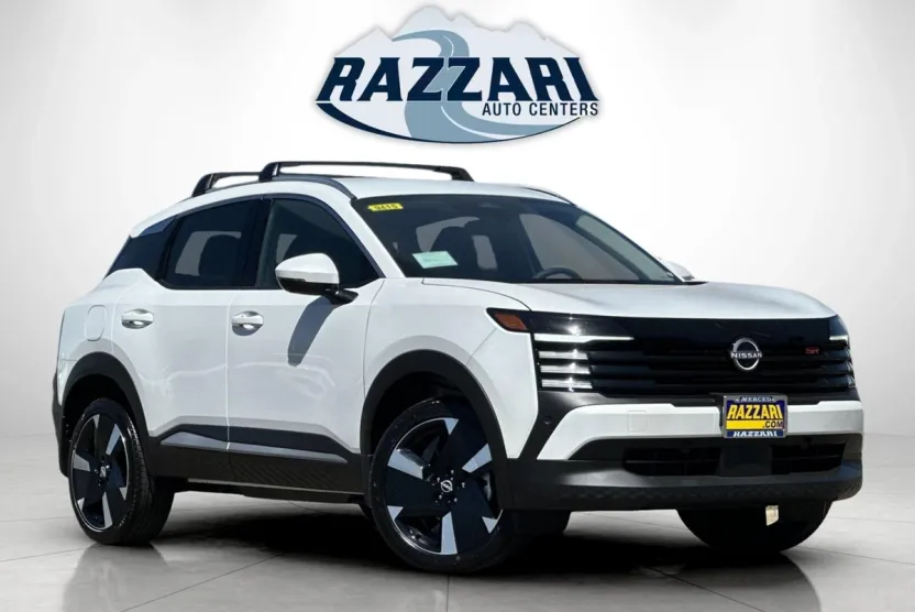 2025 Nissan Kicks SR photo 1