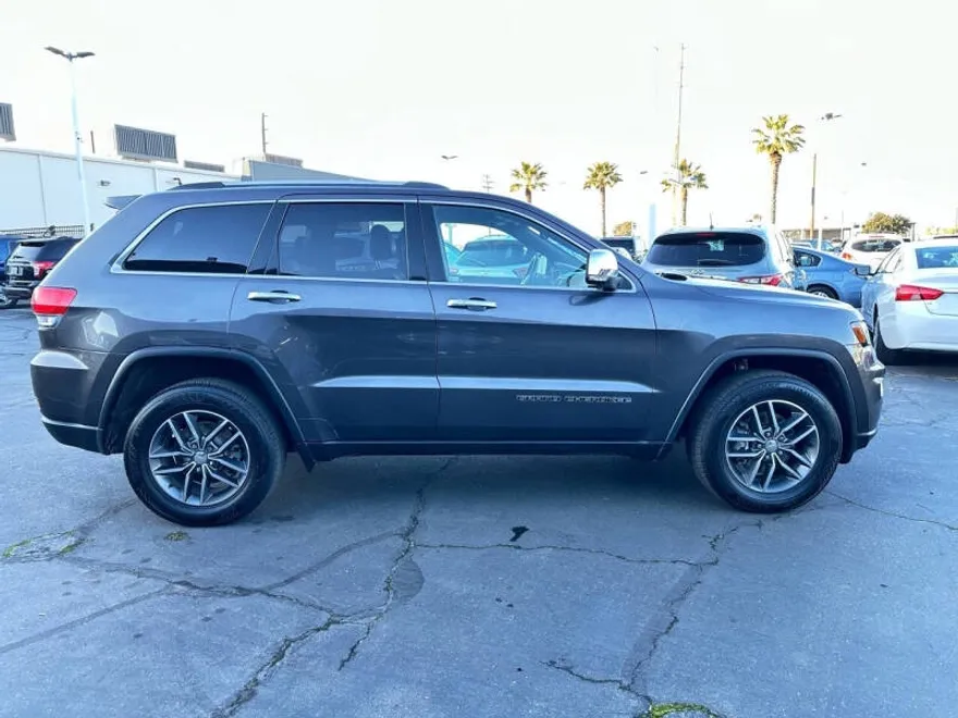 2017 Jeep Grand Cherokee Limited photo 1