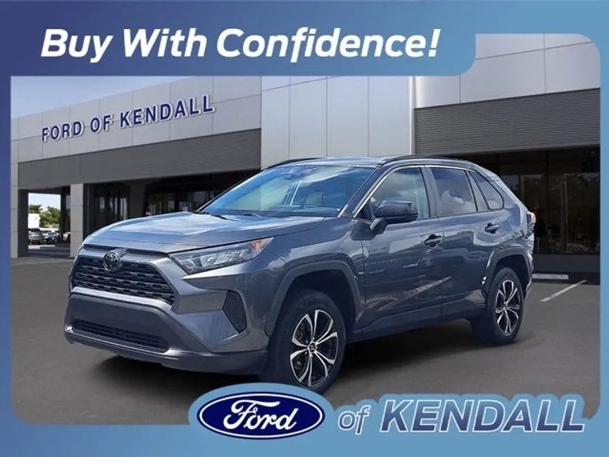 2021 Toyota RAV4 LE photo 1