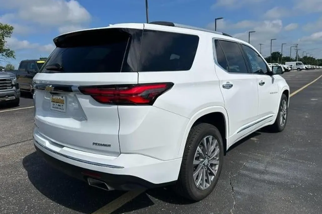 2023 Chevrolet Traverse Premier photo 1
