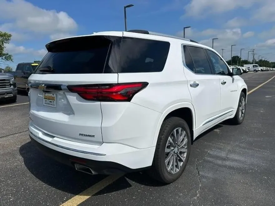 2023 Chevrolet Traverse Premier photo 1