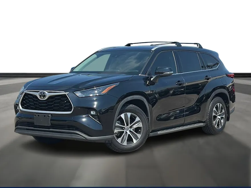 2022 Toyota Highlander XLE photo 1