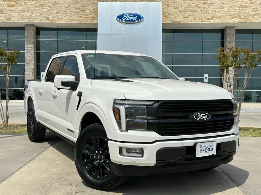 2025 Ford F-150 Platinum photo 1