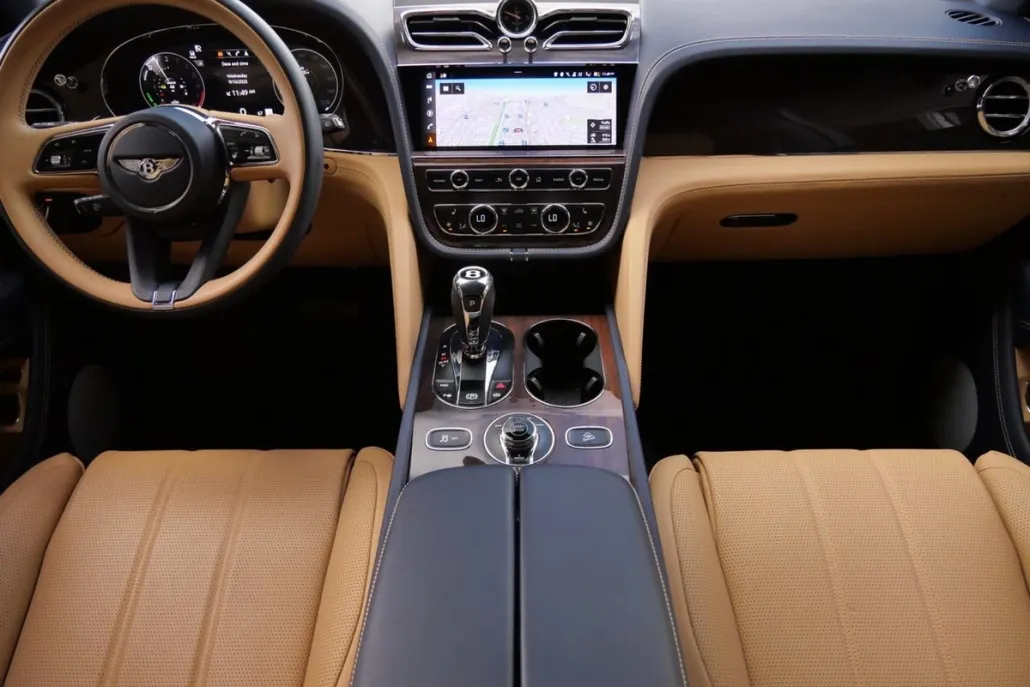 2023 Bentley Bentayga Hybrid photo 1