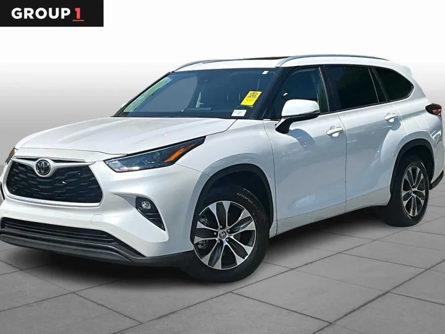 2023 Toyota Highlander XLE photo 1