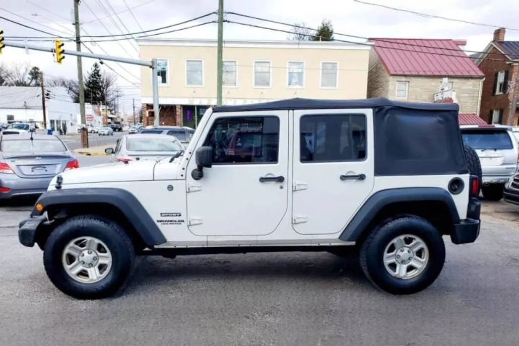 2010 Jeep Wrangler Unlimited Sport photo 1