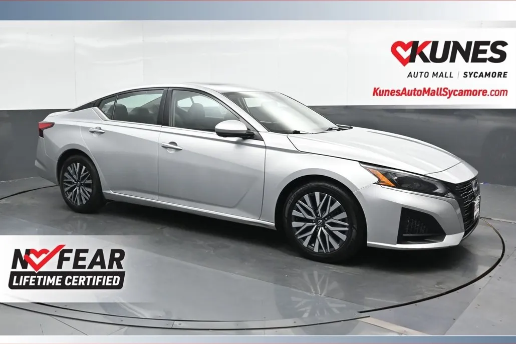 2023 Nissan Altima 2.5 SL photo 1
