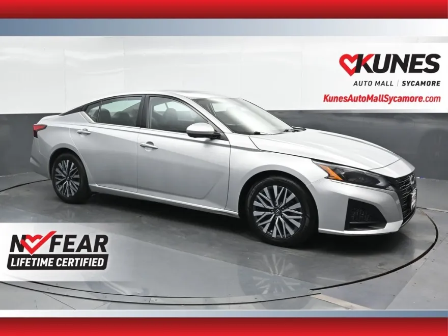 2023 Nissan Altima 2.5 SL photo 1