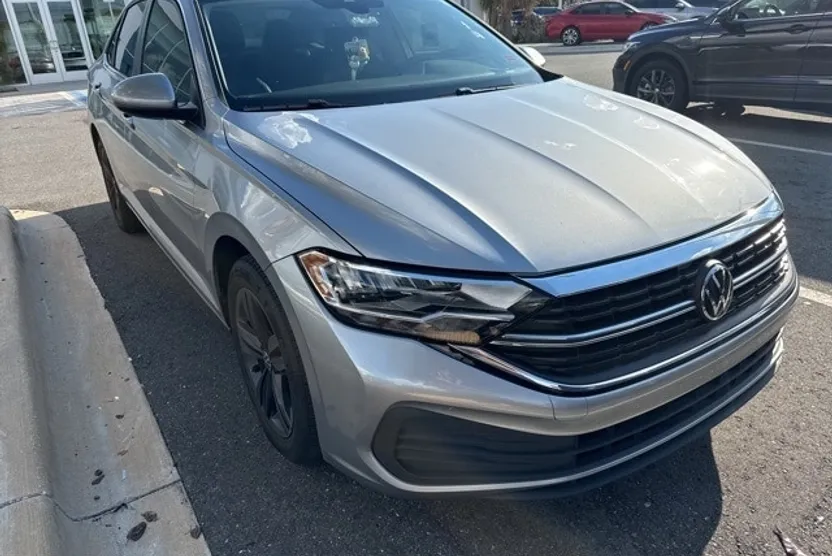2023 Volkswagen Jetta 1.5T SE photo 1