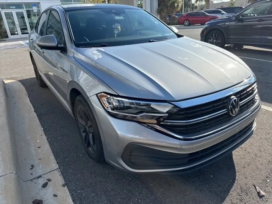 2023 Volkswagen Jetta 1.5T SE photo 1