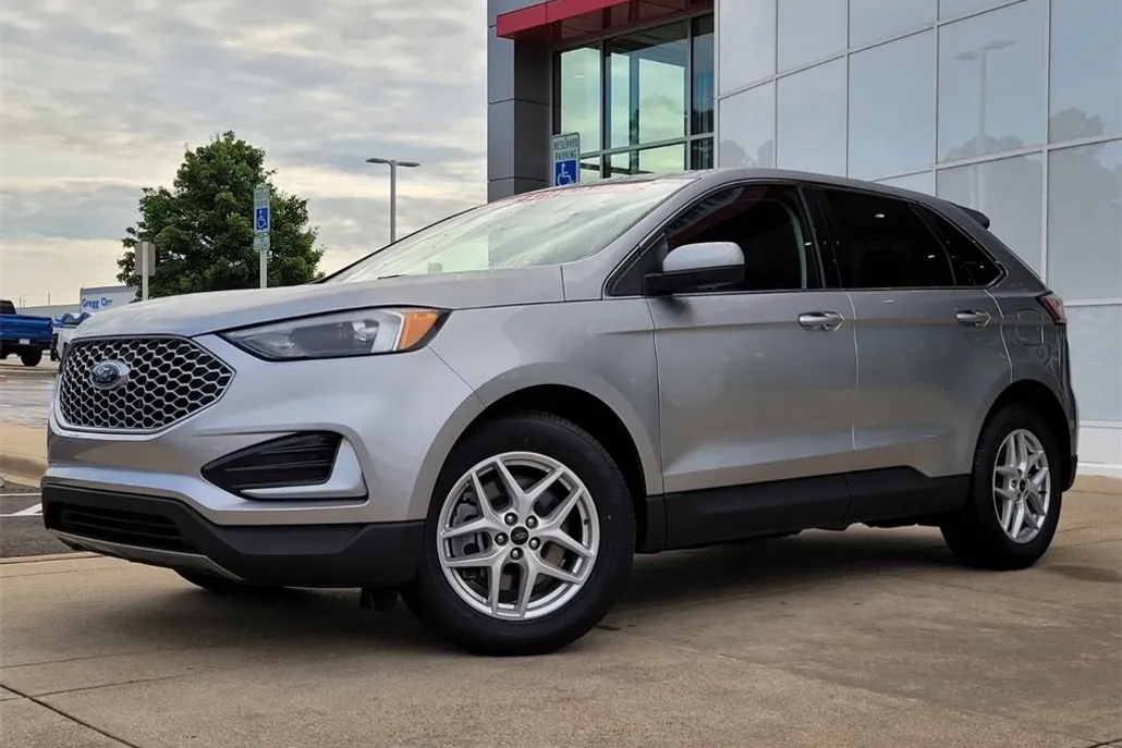 2024 Ford Edge SEL photo 1