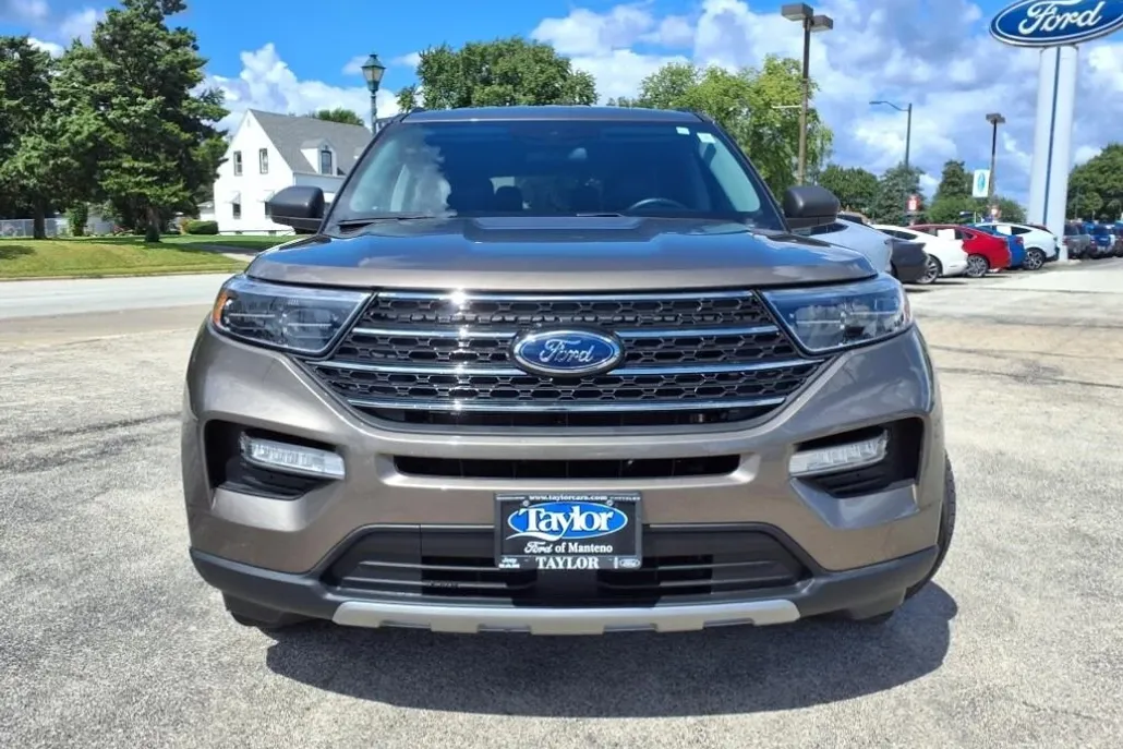 2021 Ford Explorer XLT photo 1