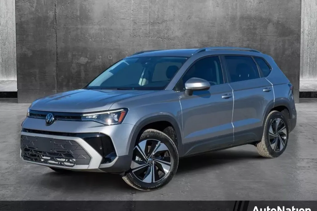2025 Volkswagen Taos SE photo 1