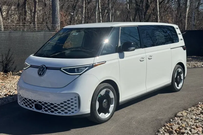 2025 Volkswagen ID. Buzz Pro S photo 1