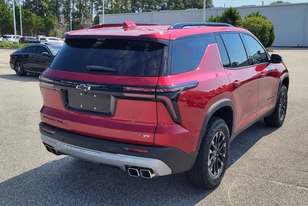 2025 Chevrolet Traverse Z71 photo 1