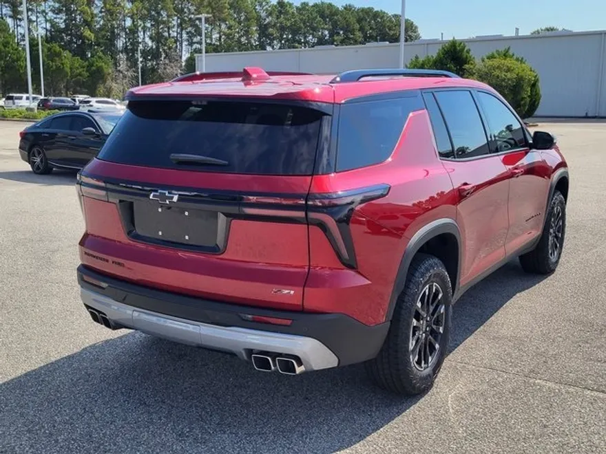 2025 Chevrolet Traverse Z71 photo 1